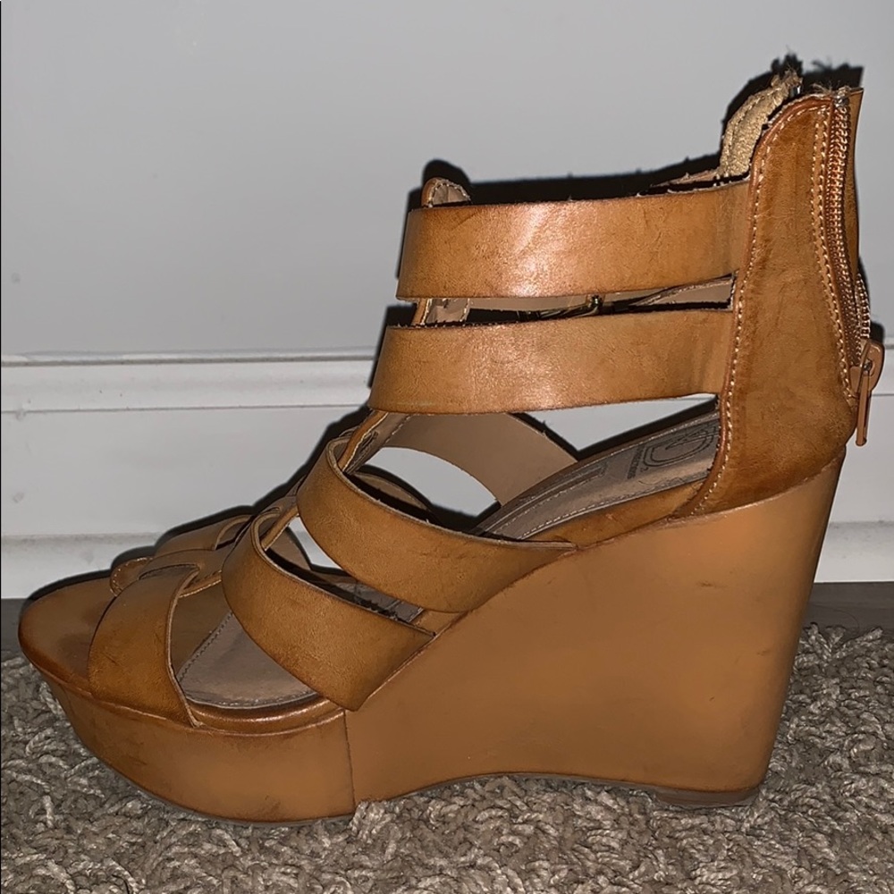Tan wedges - Picture 2 of 2